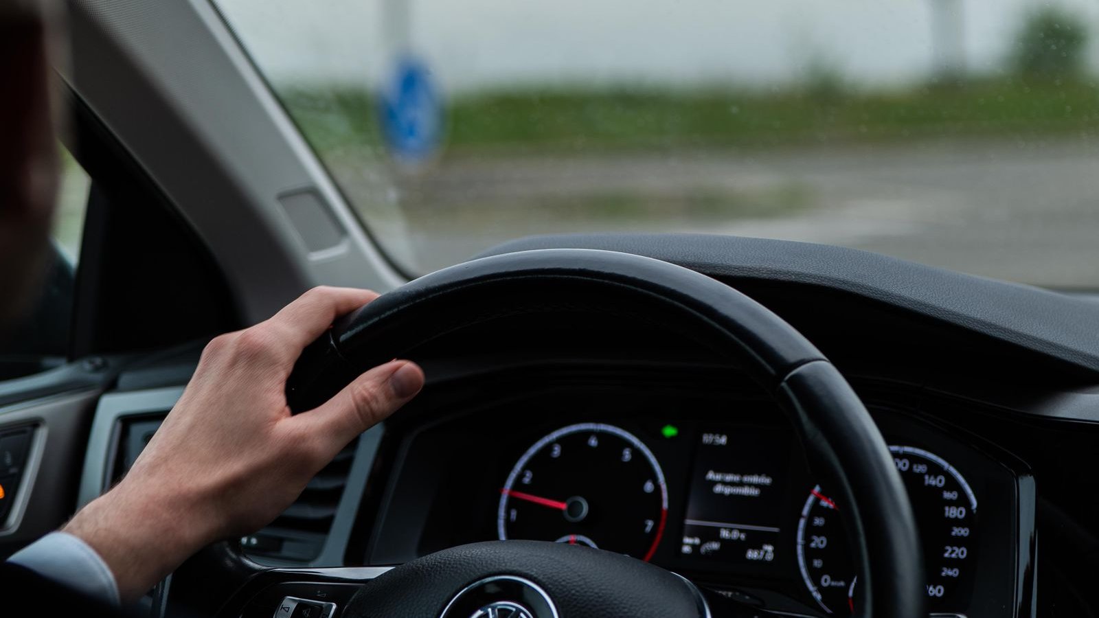 Driver's view through a car windshield past the rearview mirror - dash cam mounting and setup guide India 2026, correct placement, wiring and settings for usable footage